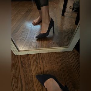 boutique 9 suede navy blue- visibly signs of wear